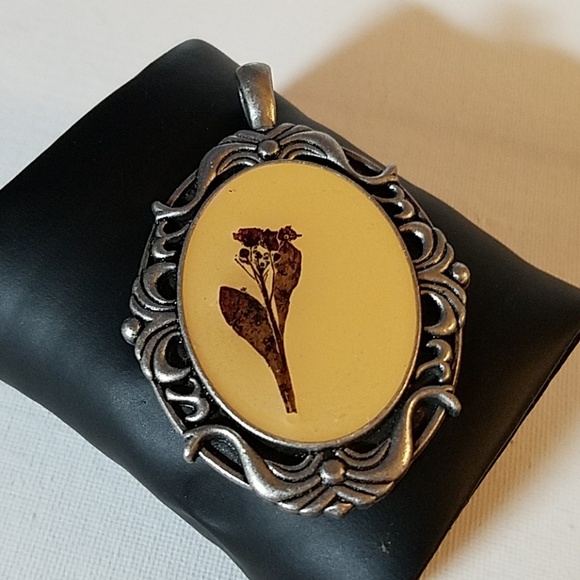 Felt's Fun Finds Jewelry - Floral Pendant Antique Silver Tone   2 1/2"